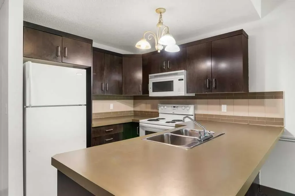 1810 25 Avenue Delburne AB T0M 0V0