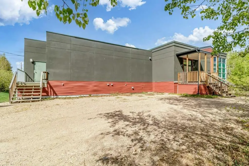 1810 25 Avenue Delburne AB T0M 0V0
