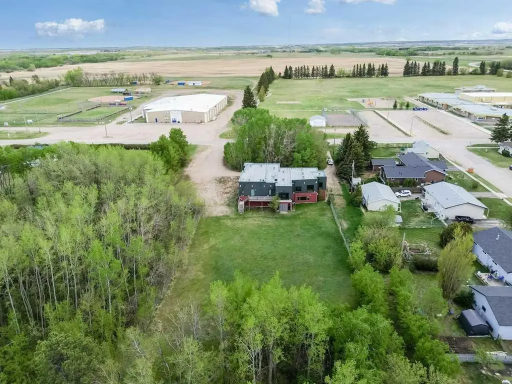 1810 25 Avenue Delburne AB T0M 0V0