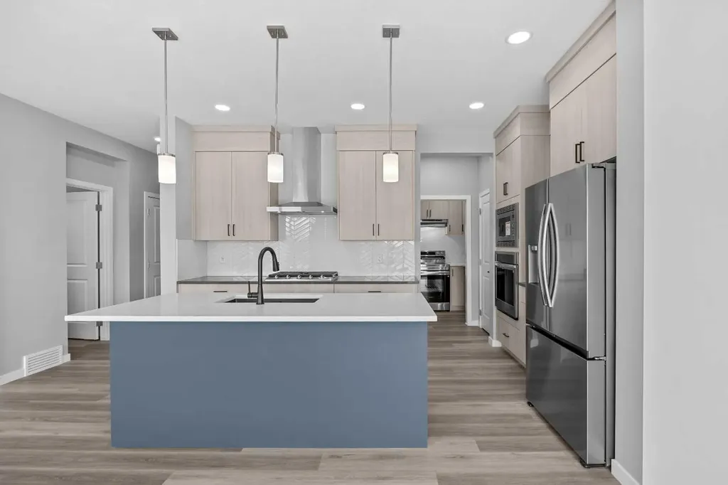 74 Lucas Place NW Calgary AB T3P 2E5