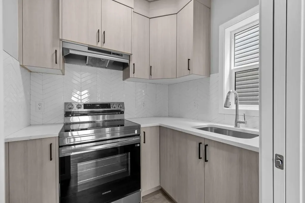 74 Lucas Place NW Calgary AB T3P 2E5