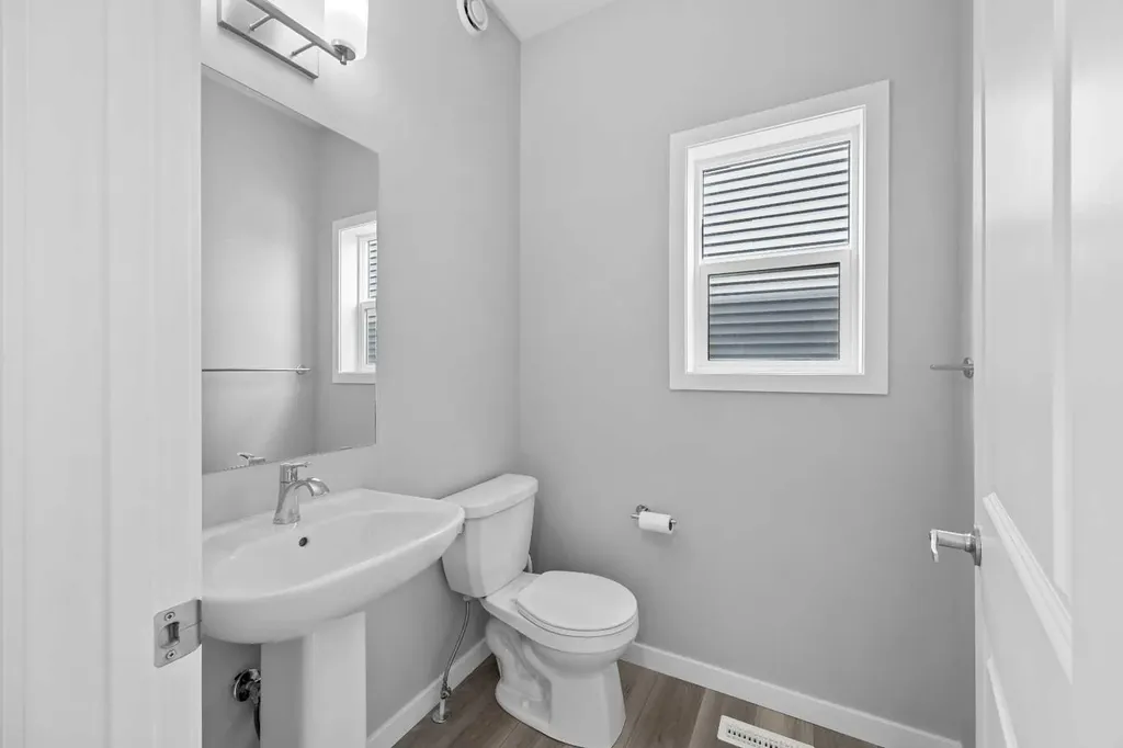 74 Lucas Place NW Calgary AB T3P 2E5