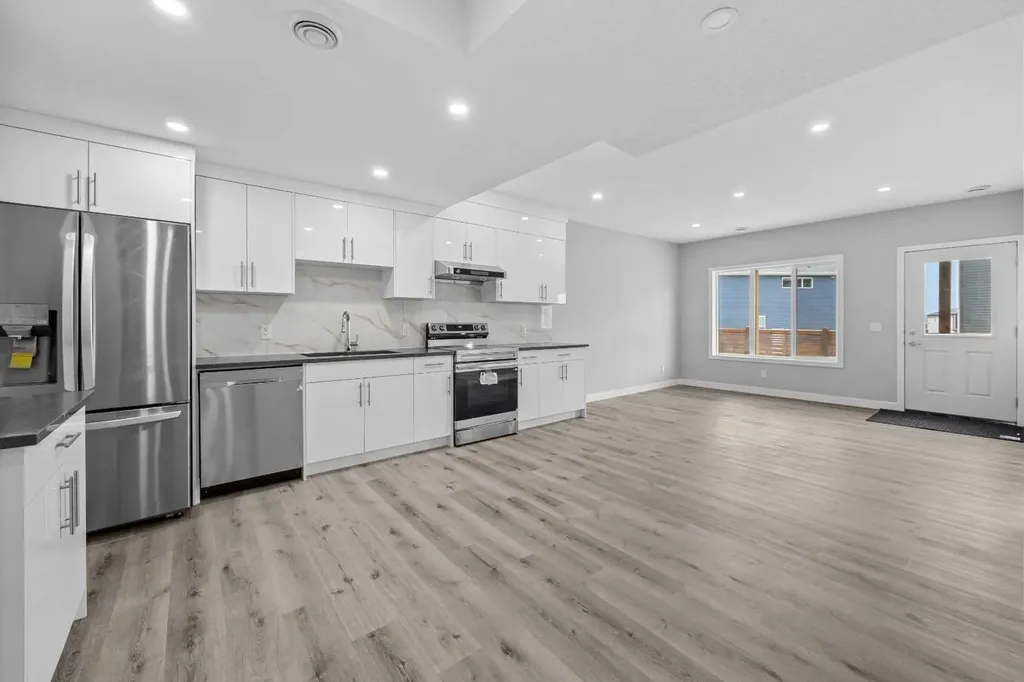 74 Lucas Place NW Calgary AB T3P 2E5