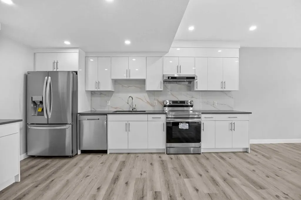 74 Lucas Place NW Calgary AB T3P 2E5