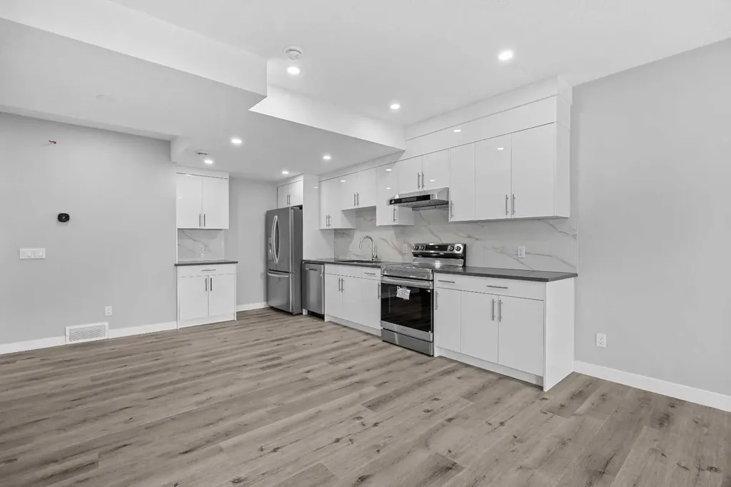 74 Lucas Place NW Calgary AB T3P 2E5