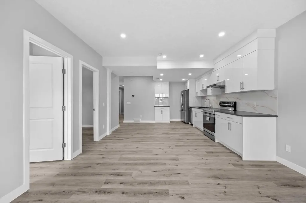 74 Lucas Place NW Calgary AB T3P 2E5