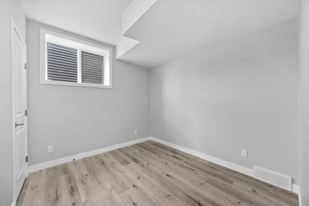 74 Lucas Place NW Calgary AB T3P 2E5