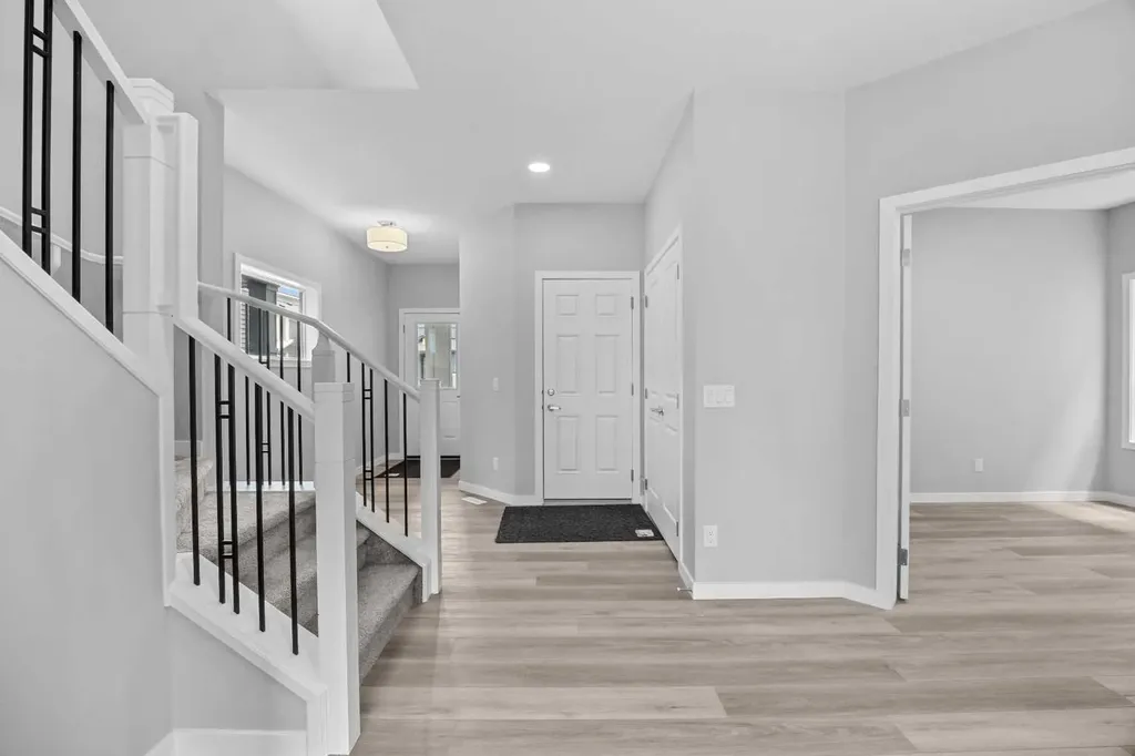 74 Lucas Place NW Calgary AB T3P 2E5