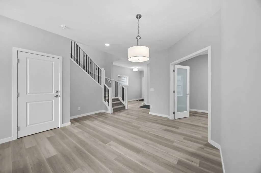 74 Lucas Place NW Calgary AB T3P 2E5