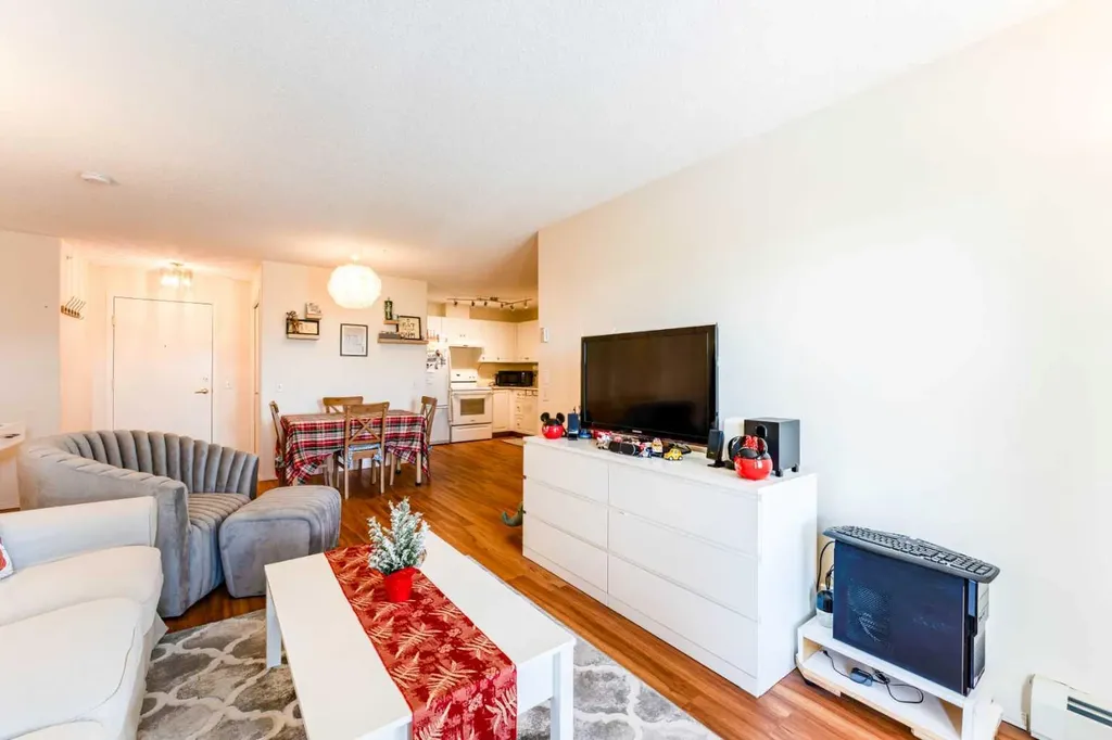 5000 Somervale Court SW Calgary AB T2Y 4M1