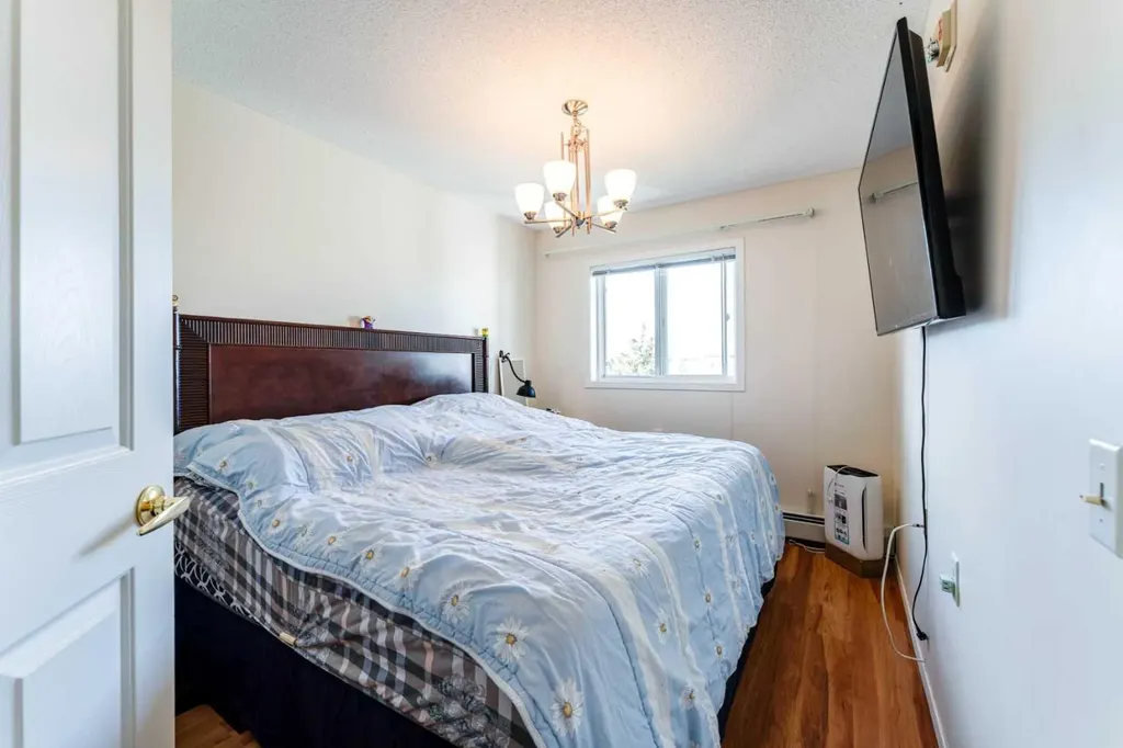 5000 Somervale Court SW Calgary AB T2Y 4M1