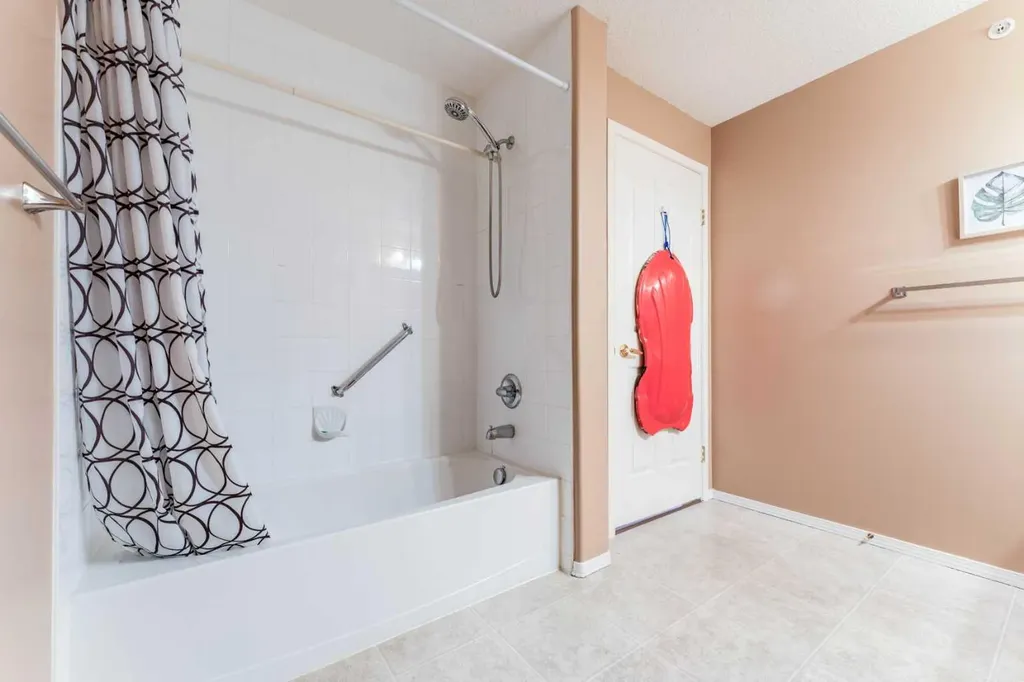 5000 Somervale Court SW Calgary AB T2Y 4M1
