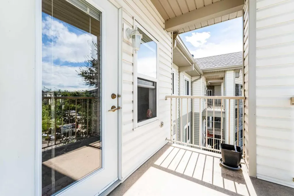 5000 Somervale Court SW Calgary AB T2Y 4M1