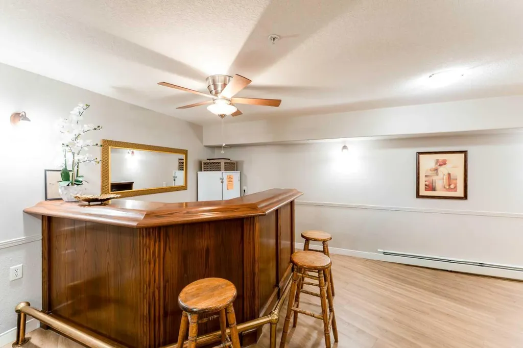 5000 Somervale Court SW Calgary AB T2Y 4M1