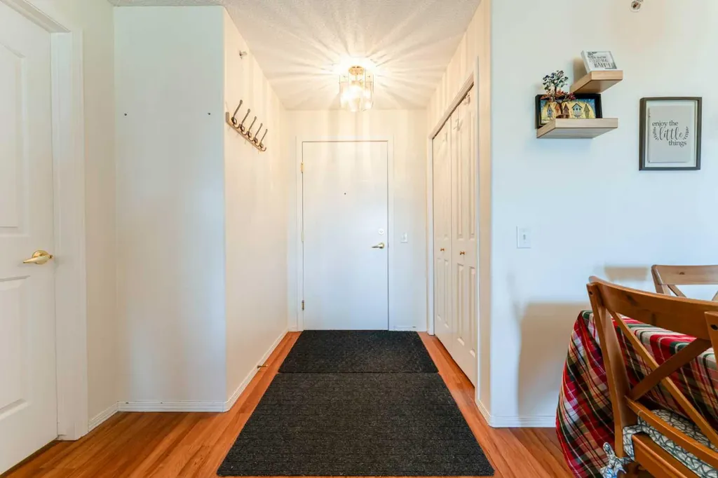 5000 Somervale Court SW Calgary AB T2Y 4M1