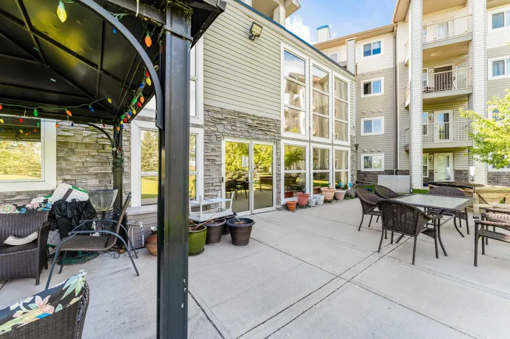 5000 Somervale Court SW Calgary AB T2Y 4M1