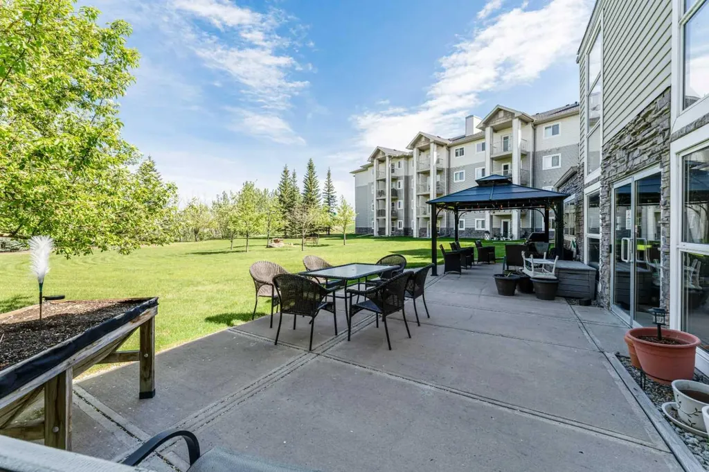 5000 Somervale Court SW Calgary AB T2Y 4M1