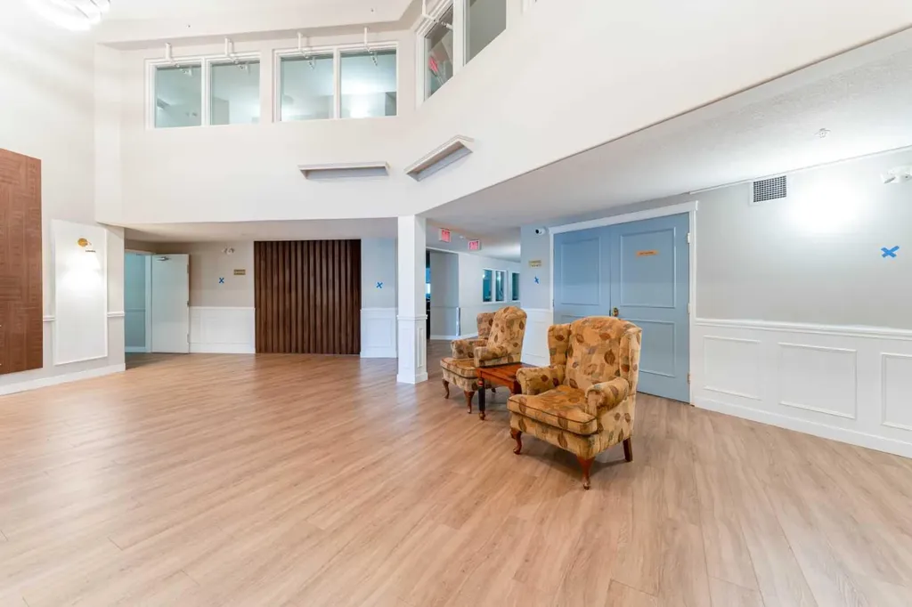 5000 Somervale Court SW Calgary AB T2Y 4M1