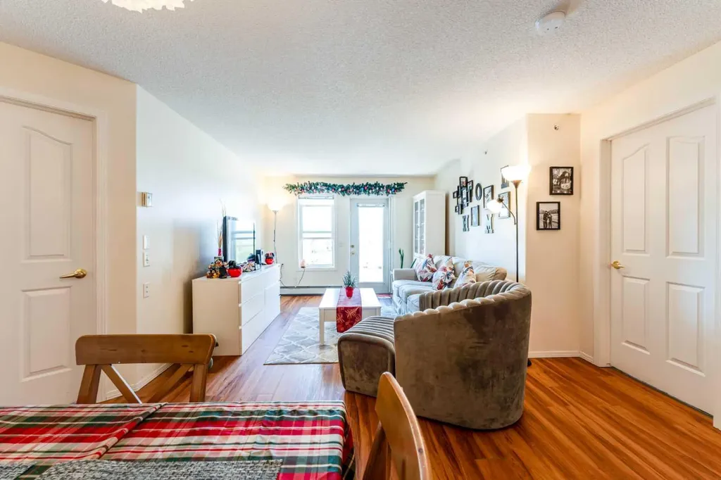 5000 Somervale Court SW Calgary AB T2Y 4M1