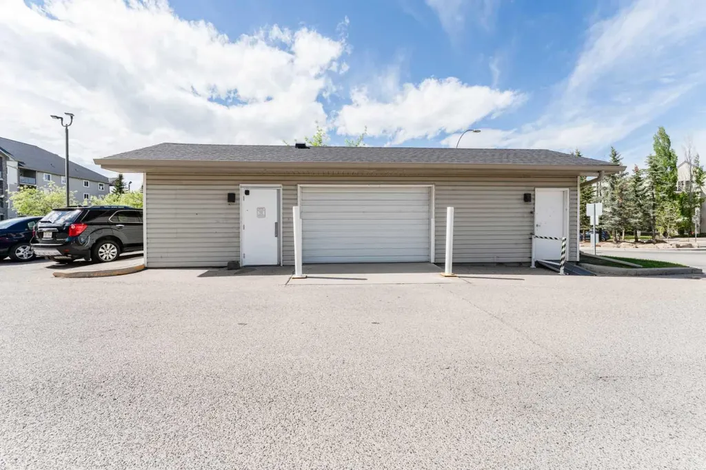 5000 Somervale Court SW Calgary AB T2Y 4M1