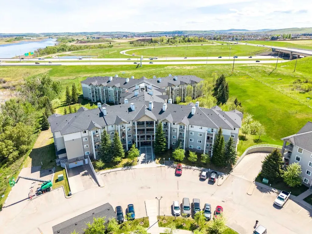 5000 Somervale Court SW Calgary AB T2Y 4M1