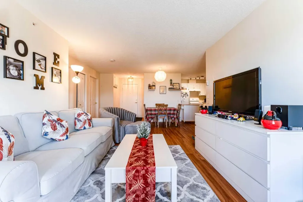 5000 Somervale Court SW Calgary AB T2Y 4M1