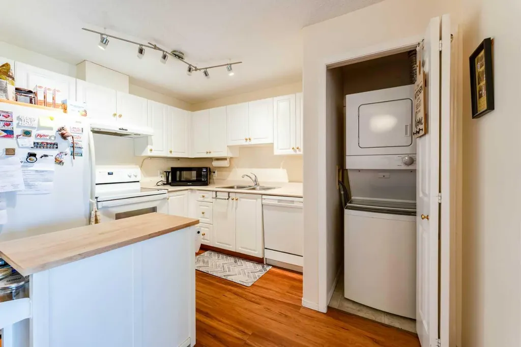 5000 Somervale Court SW Calgary AB T2Y 4M1