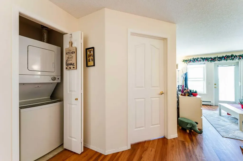 5000 Somervale Court SW Calgary AB T2Y 4M1