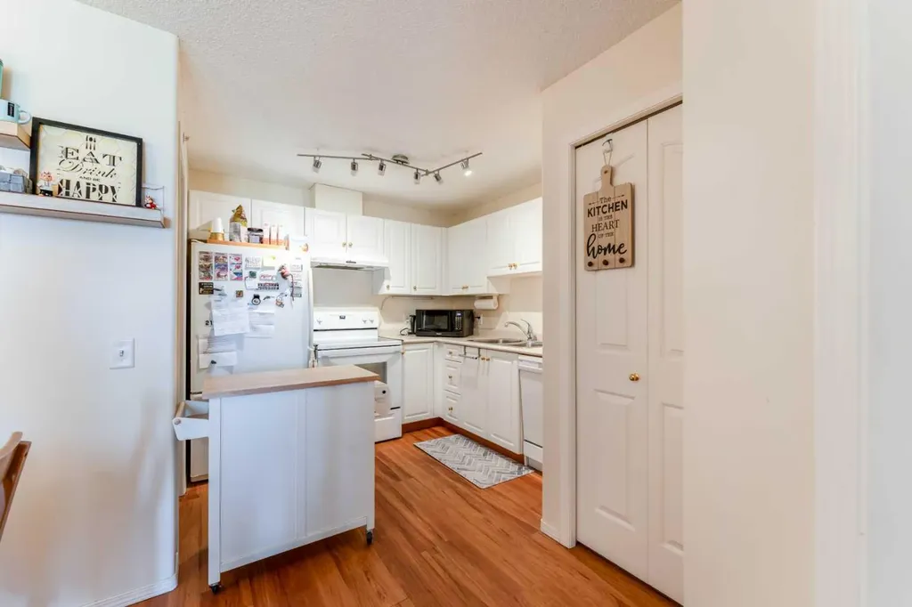 5000 Somervale Court SW Calgary AB T2Y 4M1