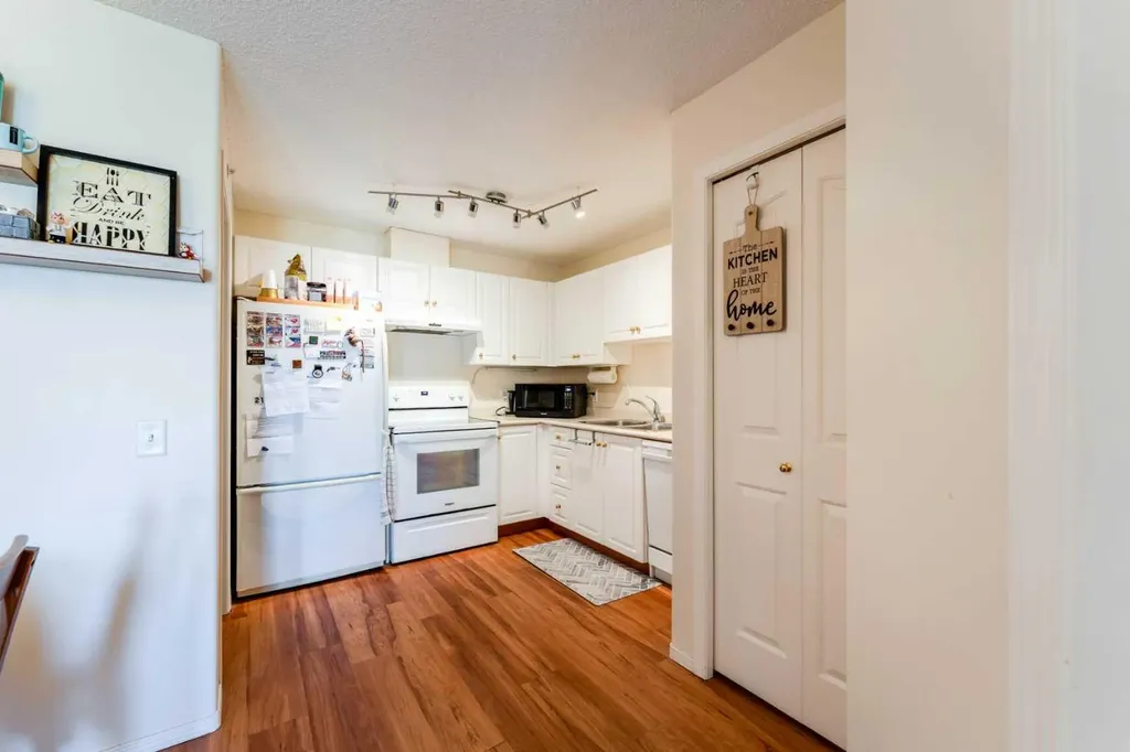 5000 Somervale Court SW Calgary AB T2Y 4M1