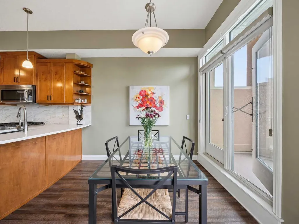 14 Hemlock Crescent SW Calgary AB T3C2Z1