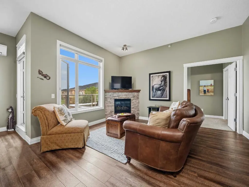 14 Hemlock Crescent SW Calgary AB T3C2Z1