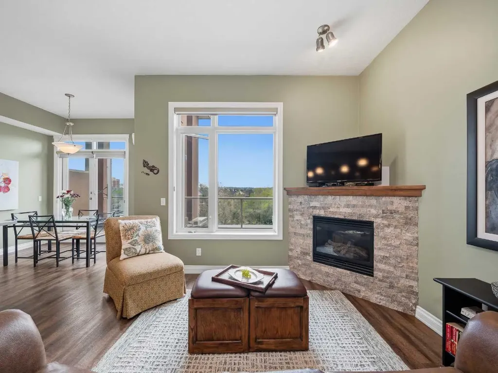 14 Hemlock Crescent SW Calgary AB T3C2Z1