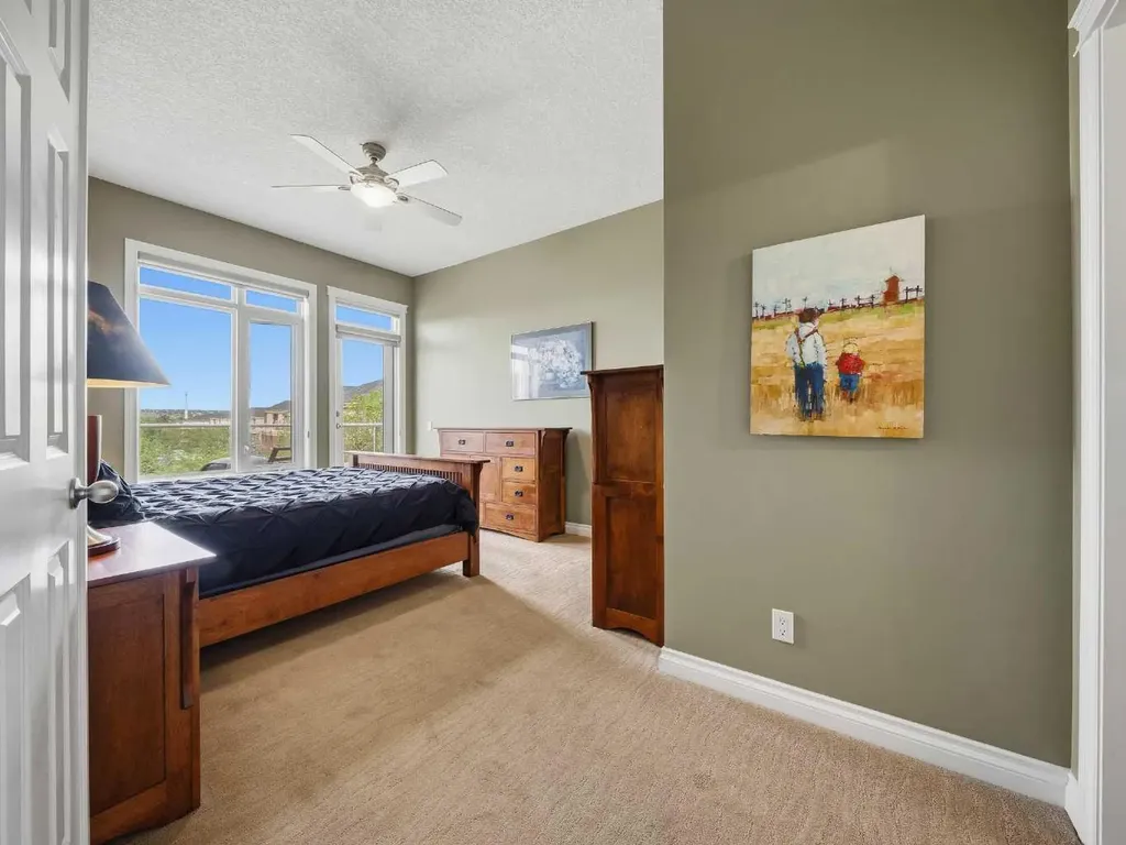 14 Hemlock Crescent SW Calgary AB T3C2Z1