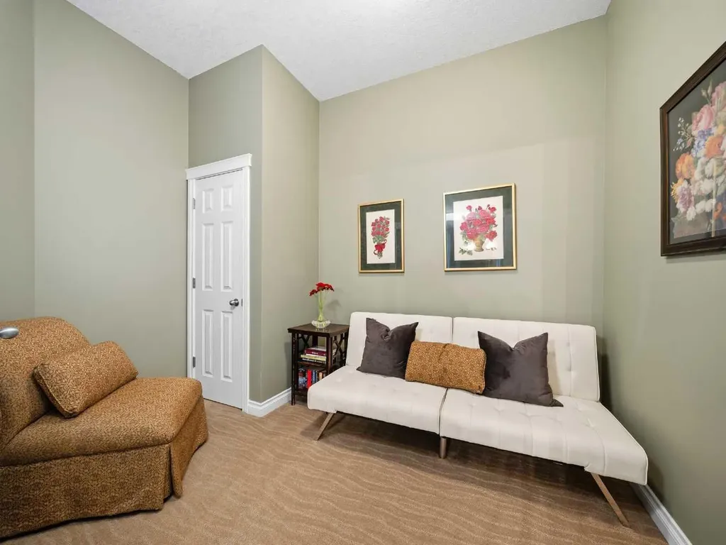 14 Hemlock Crescent SW Calgary AB T3C2Z1