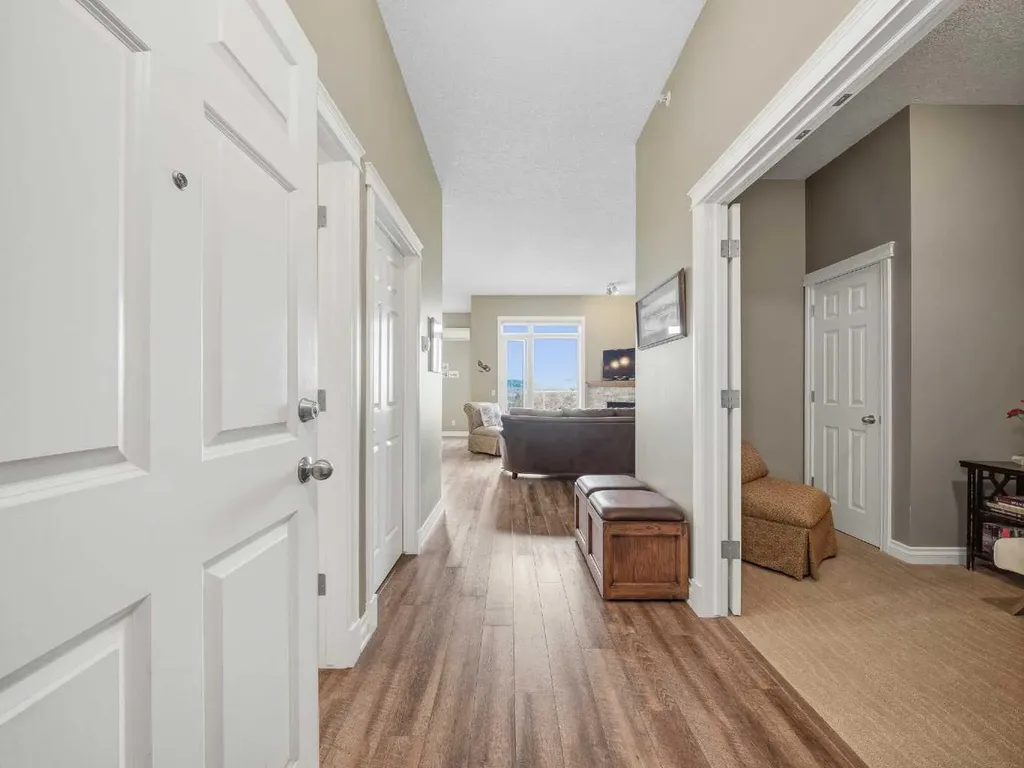 14 Hemlock Crescent SW Calgary AB T3C2Z1