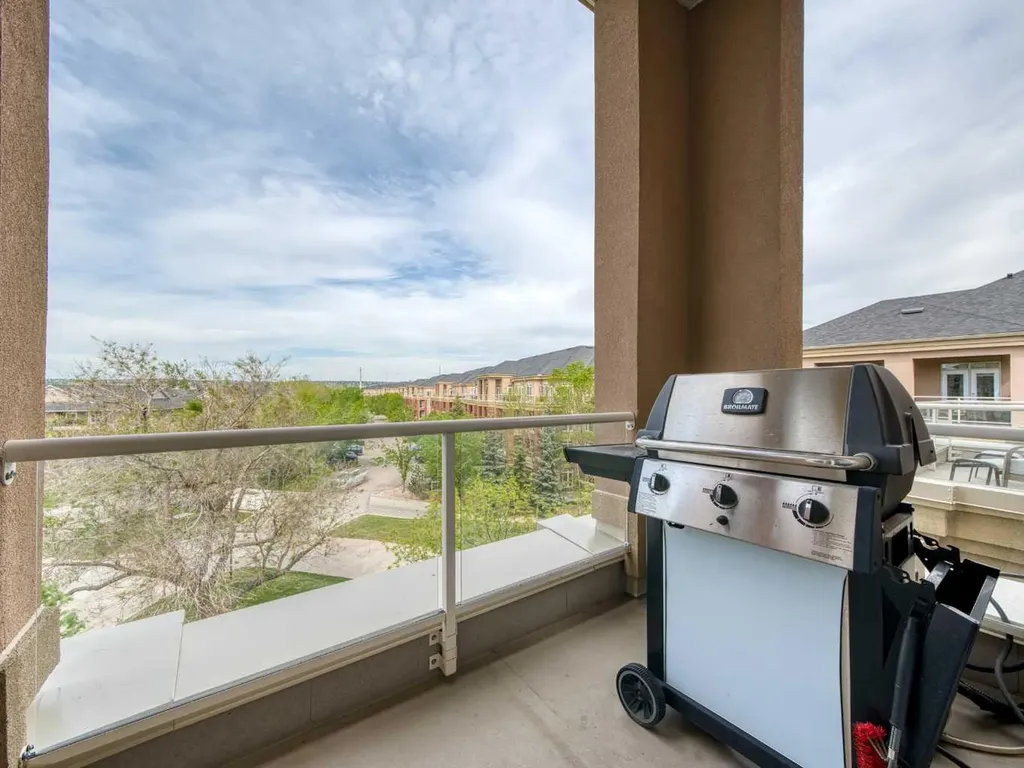 14 Hemlock Crescent SW Calgary AB T3C2Z1
