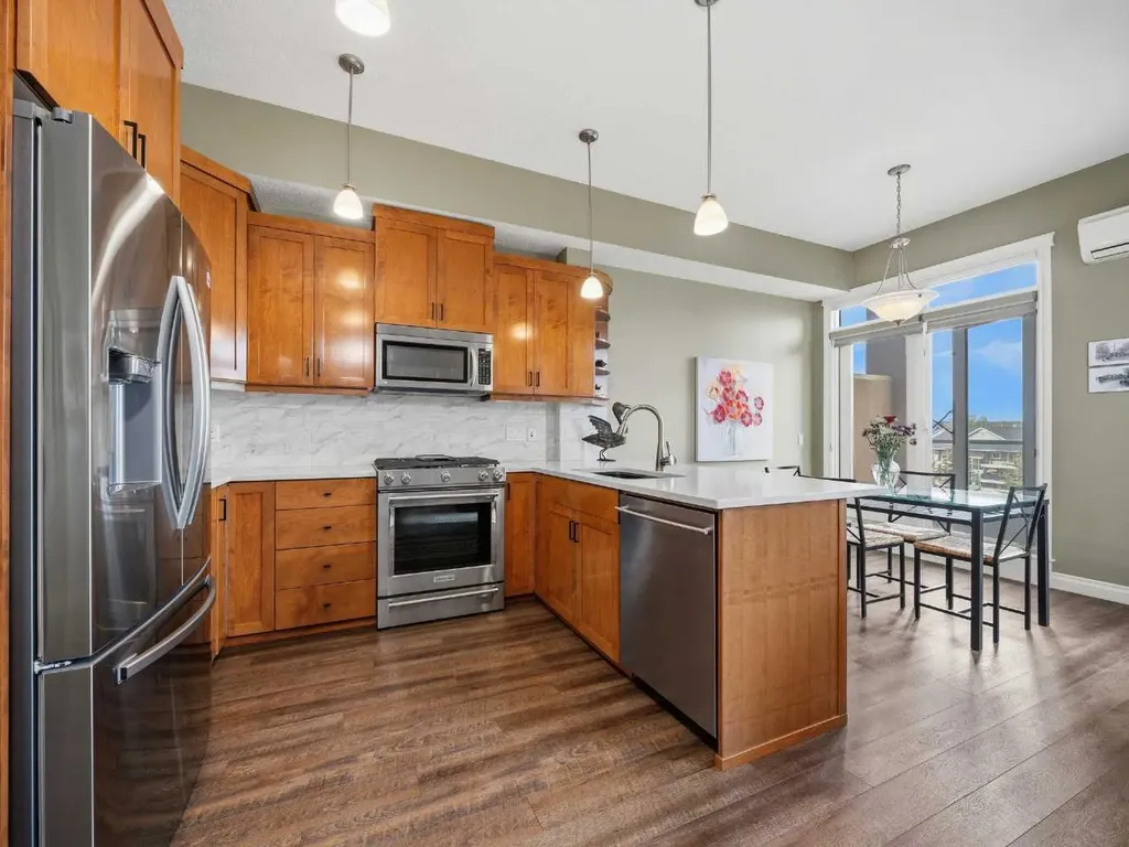14 Hemlock Crescent SW Calgary AB T3C2Z1