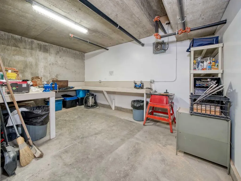 14 Hemlock Crescent SW Calgary AB T3C2Z1