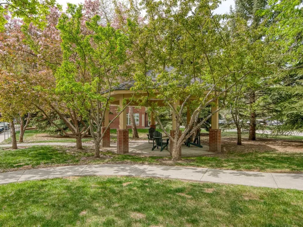 14 Hemlock Crescent SW Calgary AB T3C2Z1