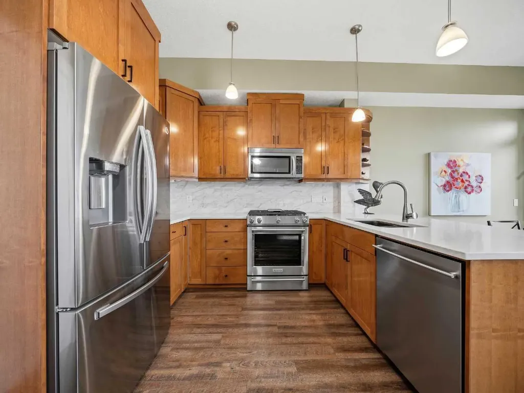 14 Hemlock Crescent SW Calgary AB T3C2Z1