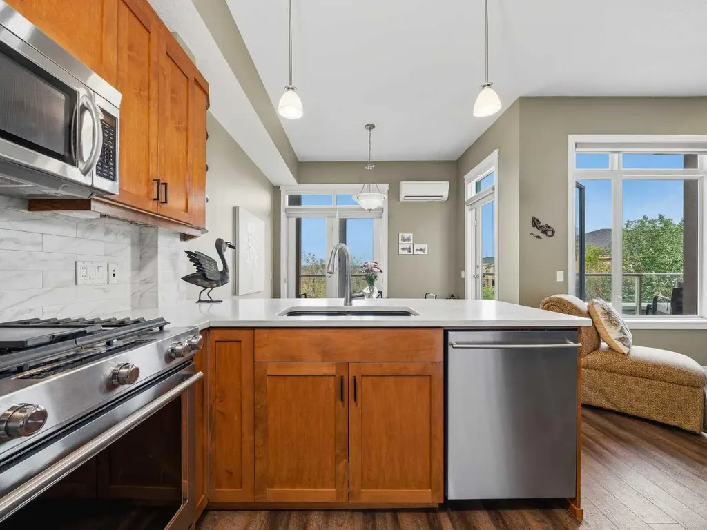 14 Hemlock Crescent SW Calgary AB T3C2Z1