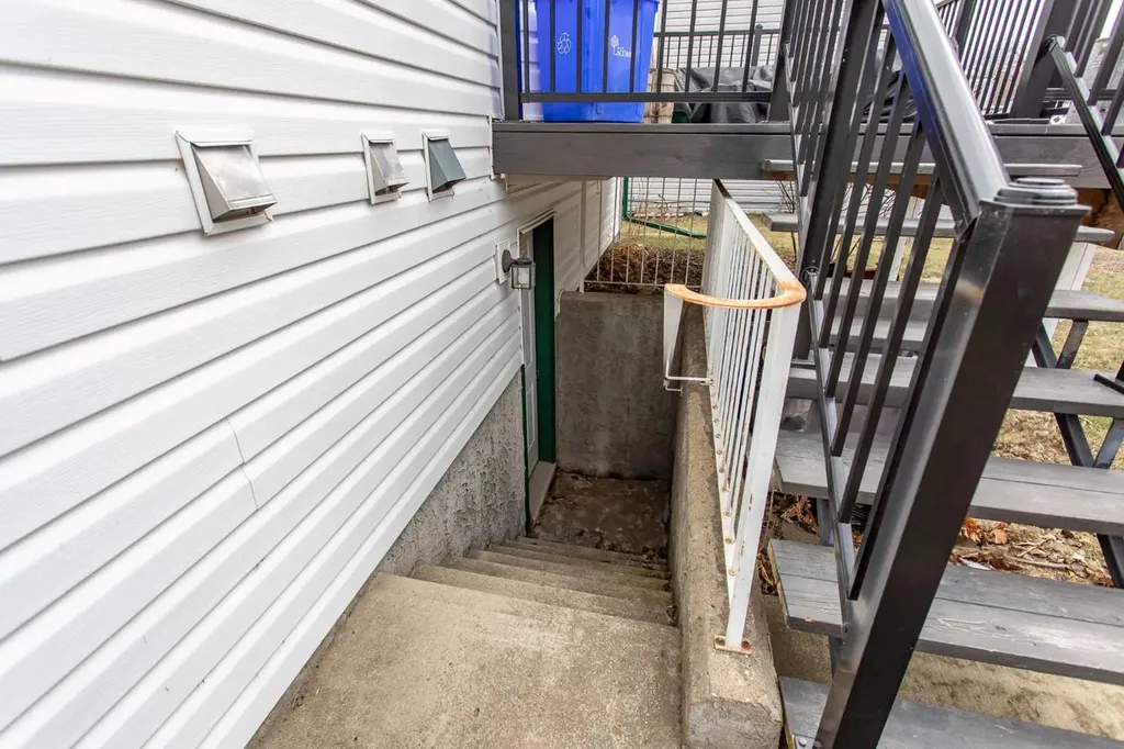 14 Lincoln Park Lacombe AB T4L 1P3