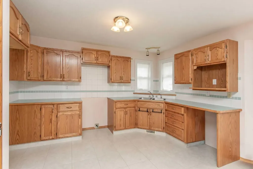 14 Lincoln Park Lacombe AB T4L 1P3