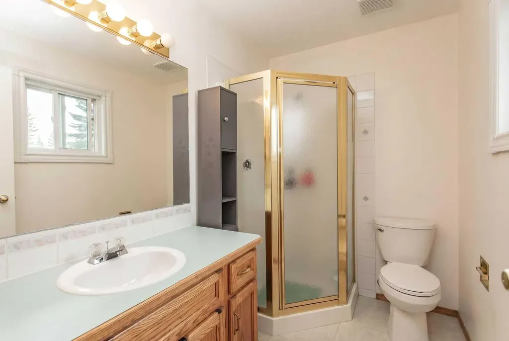 14 Lincoln Park Lacombe AB T4L 1P3