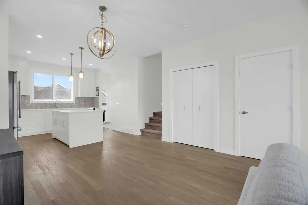 59 D'arcy Boulevard Okotoks AB T1S 5S6