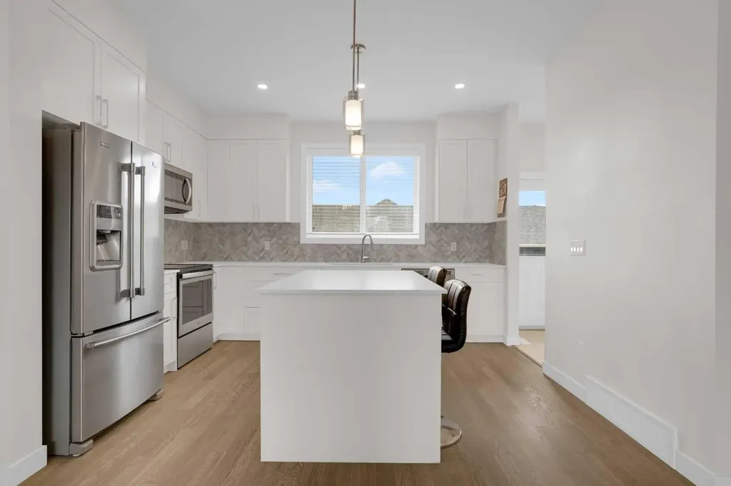 59 D'arcy Boulevard Okotoks AB T1S 5S6