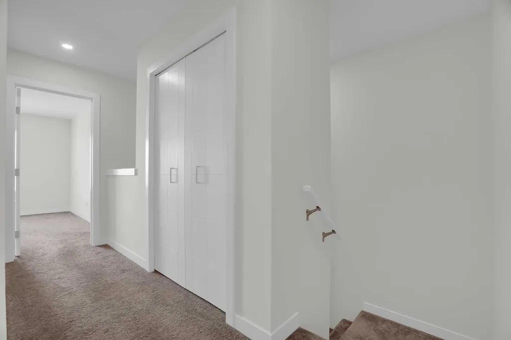 59 D'arcy Boulevard Okotoks AB T1S 5S6