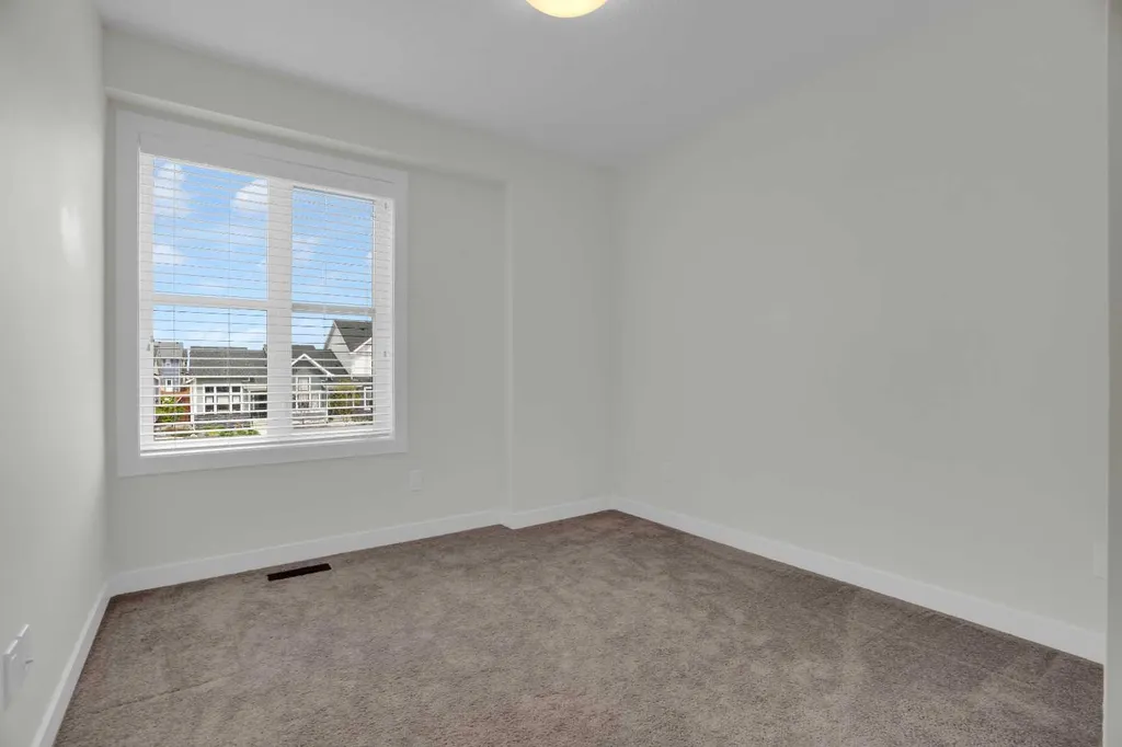 59 D'arcy Boulevard Okotoks AB T1S 5S6