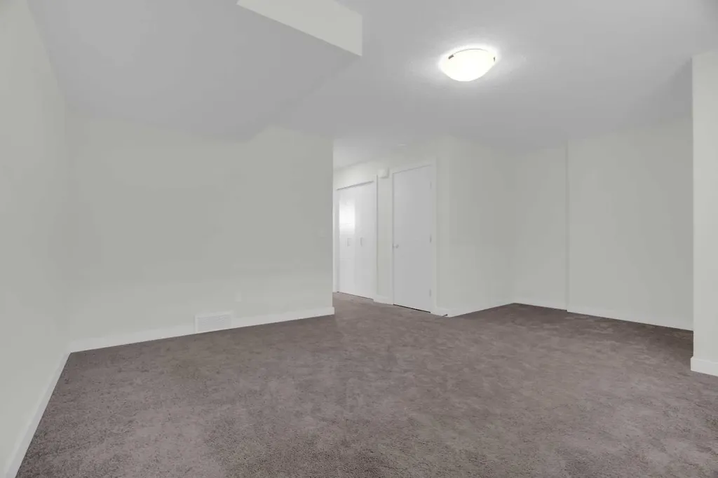 59 D'arcy Boulevard Okotoks AB T1S 5S6